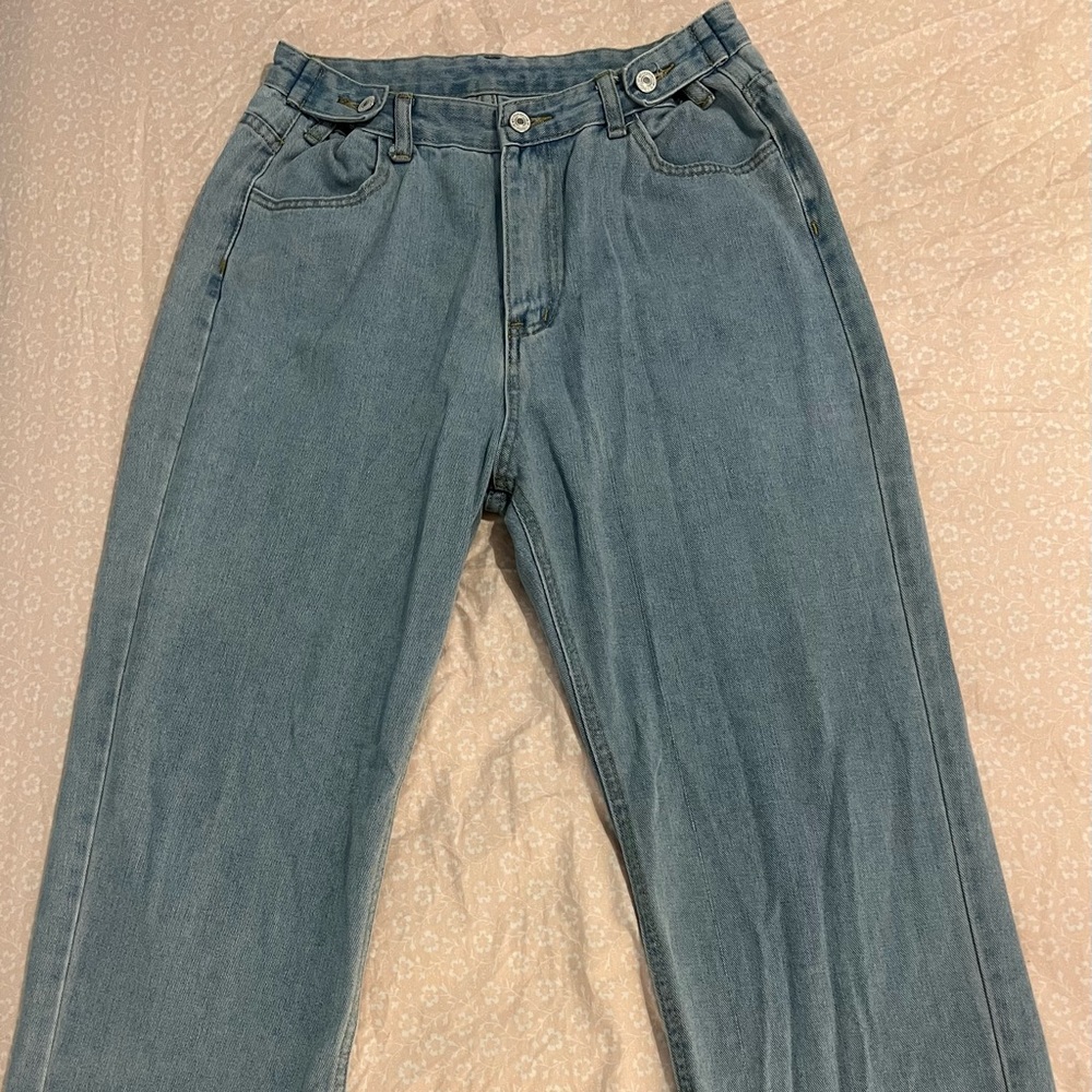 High rise straight leg jeans, with adjustable buttons